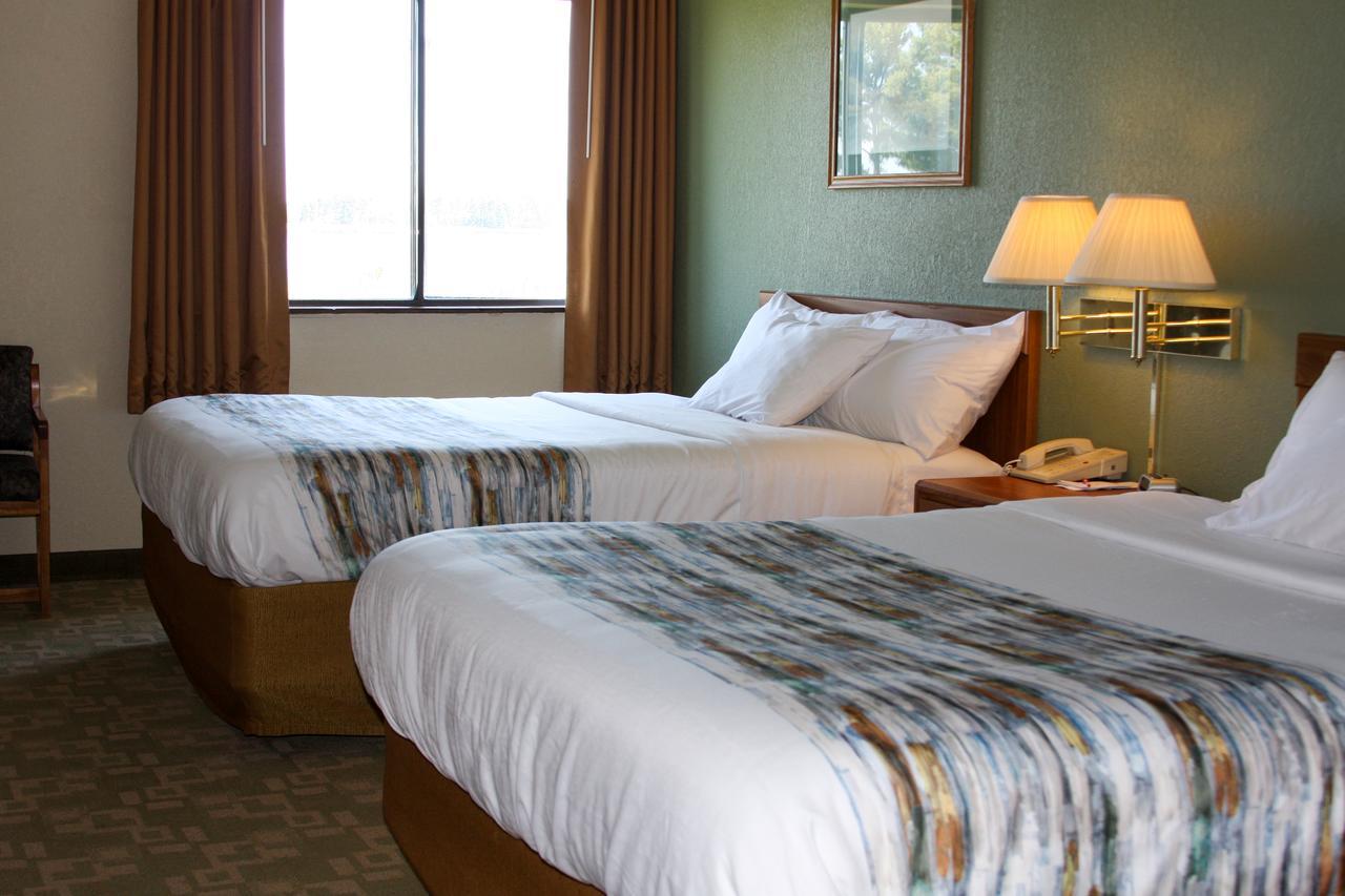 Barkers Island Inn Resort & Conference Center Съпириър Екстериор снимка