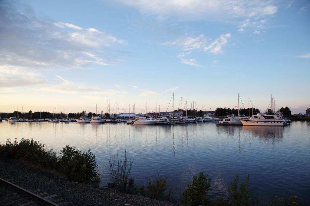 Barkers Island Inn Resort & Conference Center Съпириър Екстериор снимка